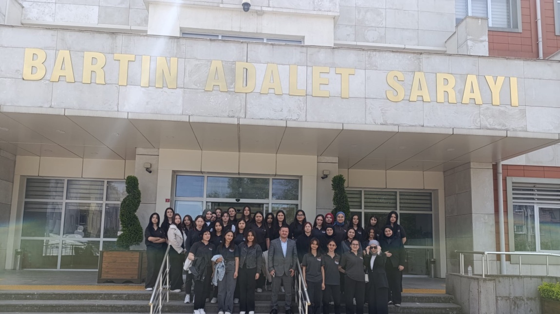 ADALET ÖĞRENCİLERİNDEN BARTIN ADLİYESİNE ZİYARET 